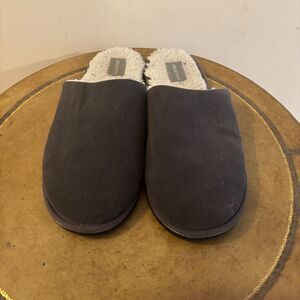 Hollister Gray Slippers slide on